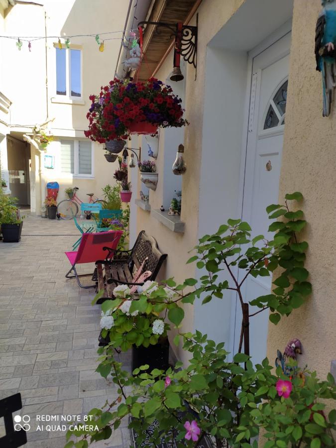 Les Coquelicots Hotel Montrouge Exterior photo